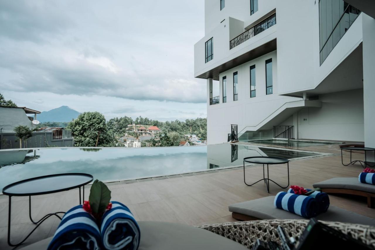 Luwansa Hotel And Convention Center Manado Eksteriør billede