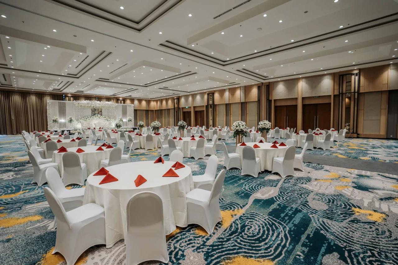 Luwansa Hotel And Convention Center Manado Eksteriør billede