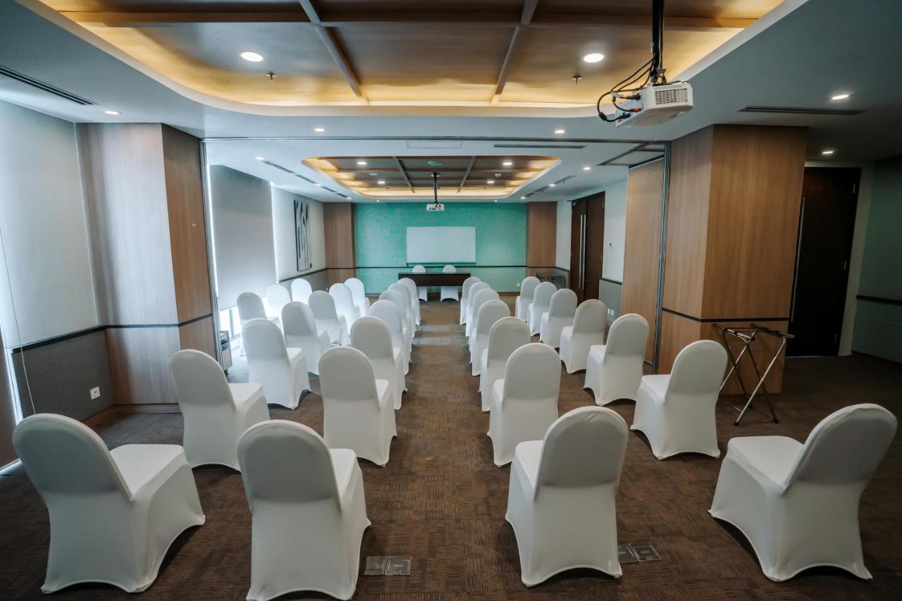 Luwansa Hotel And Convention Center Manado Eksteriør billede