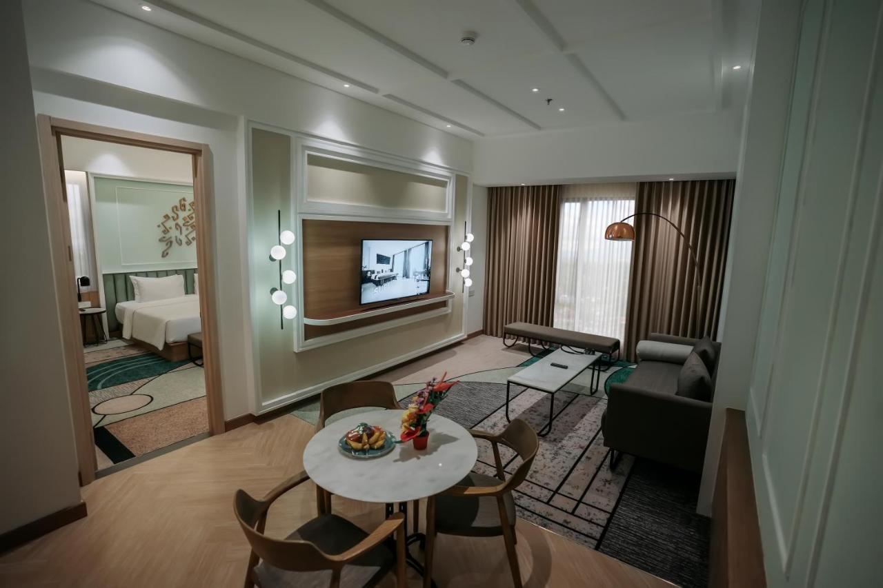 Luwansa Hotel And Convention Center Manado Eksteriør billede