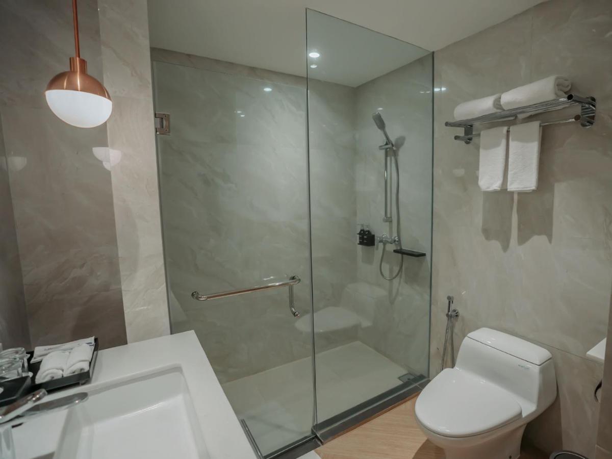 Luwansa Hotel And Convention Center Manado Eksteriør billede