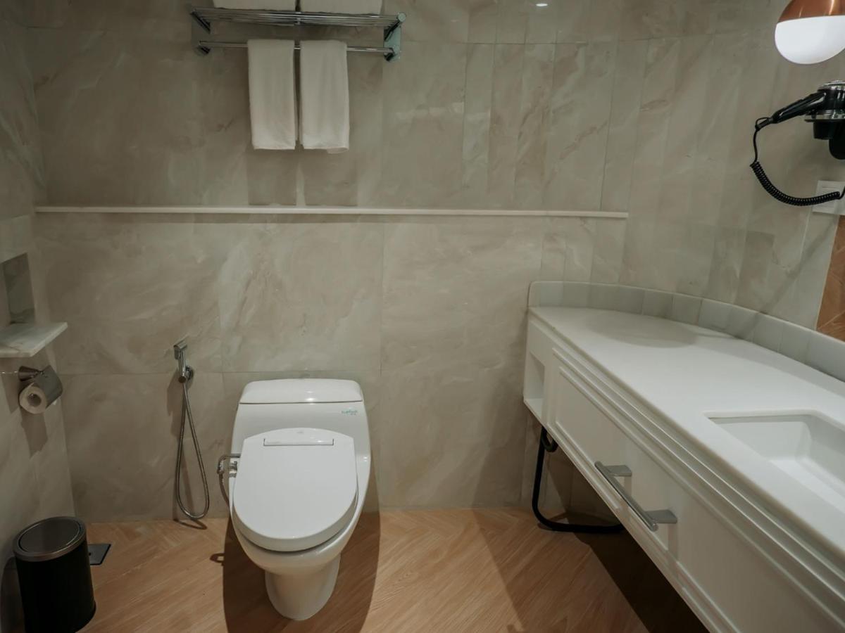 Luwansa Hotel And Convention Center Manado Eksteriør billede